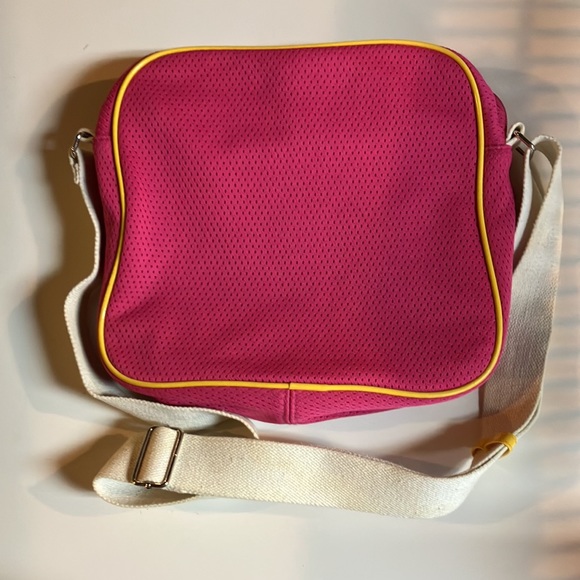 Sporty pink purse - Picture 5 of 7